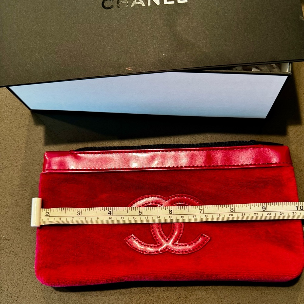 CHANEL Velvet Wristlet in Red and Pink - Picture 5 of 10